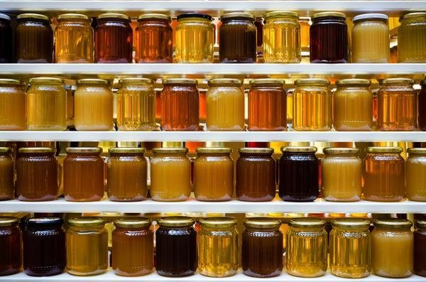 ألوان العسل وأسباب الاختلاف في اللون